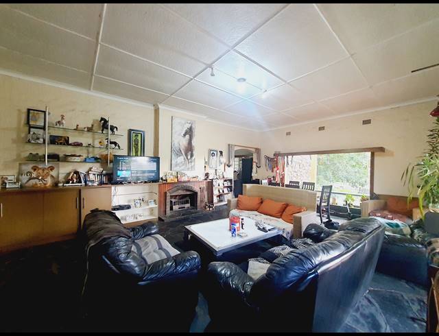 3 BEDROOM EQUESTRIAN PROPERTY FOR SALE IN BLUE HILLS